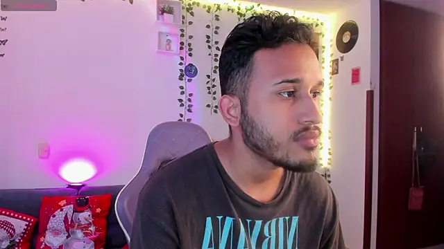 Raf brunette online show from January 3, 2025, 1:46 pm