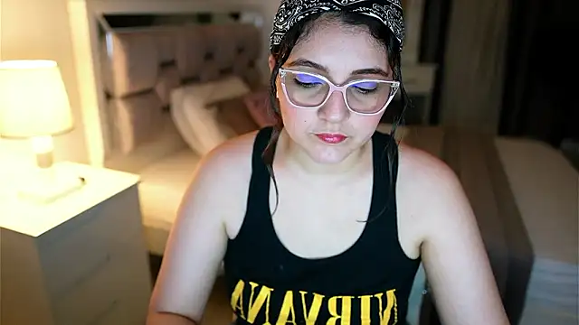 Snapshot of Camilaa_bueno chatting on February 20, 2026, 1:02 am Camilaa bueno online show from February 20, 2026, 1:02 am
