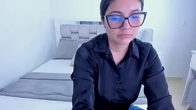 Snapshot of Camilaa_bueno chatting on May 11, 2026, 11:57 pm Camilaa bueno online show from May 11, 2026, 11:57 pm