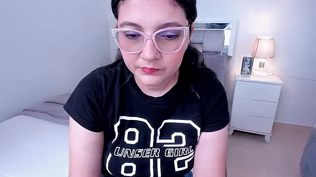 Snapshot of Camilaa_bueno chatting on March 23, 2026, 3:34 pm Camilaa bueno online show from March 23, 2026, 3:34 pm