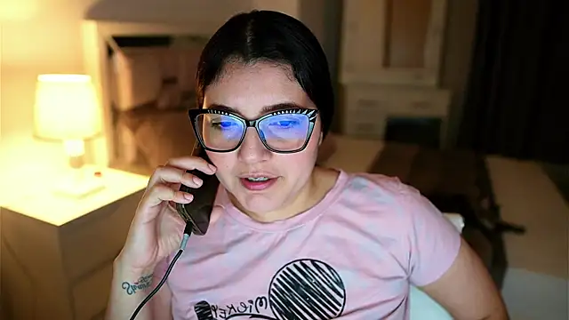 Snapshot of Camilaa_bueno chatting on January 18, 2026, 12:14 am Camilaa bueno online show from January 18, 2026, 12:14 am