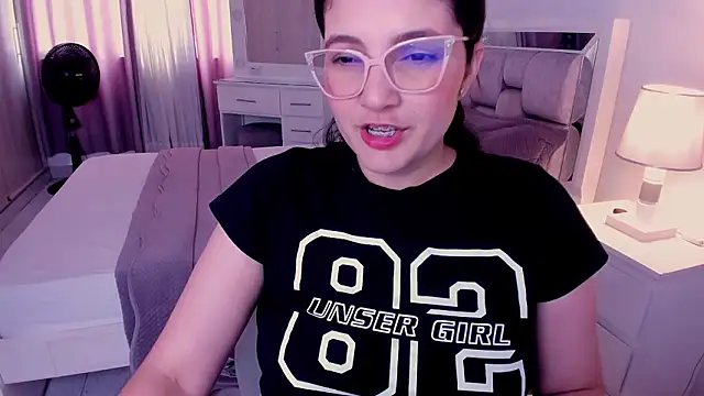 Snapshot of Camilaa_bueno chatting on March 8, 2026, 5:27 pm Camilaa bueno online show from March 8, 2026, 5:27 pm