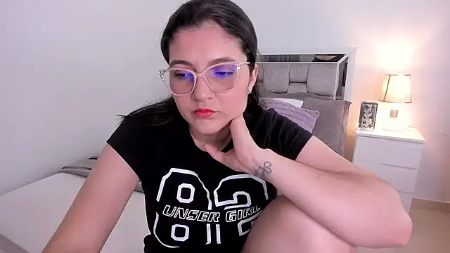 Snapshot of Camilaa_bueno chatting on March 21, 2026, 11:30 pm Camilaa bueno online show from March 21, 2026, 11:30 pm