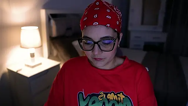 Camilaa bueno online show from October 17, 2025, 2:37 am