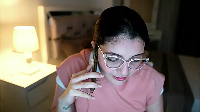Snapshot of Camilaa_bueno chatting on March 1, 2026, 12:21 am Camilaa bueno online show from March 1, 2026, 12:21 am