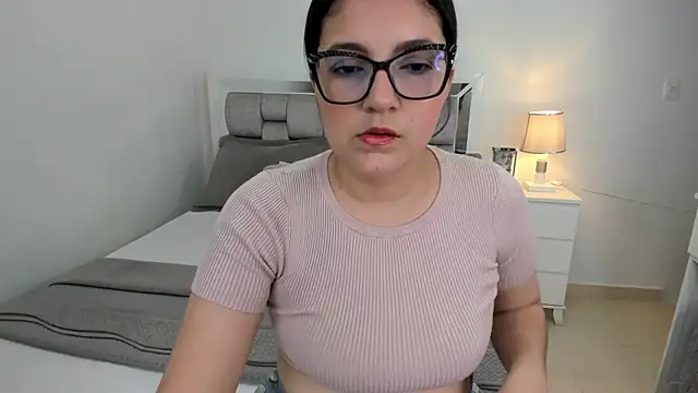 Snapshot of Camilaa_bueno chatting on April 23, 2026, 10:11 pm Camilaa bueno online show from April 23, 2026, 10:11 pm