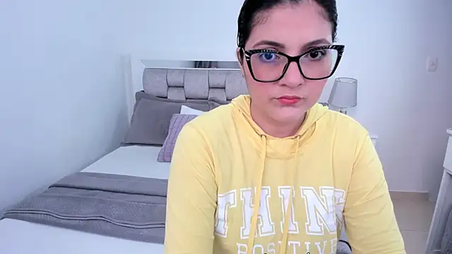 Snapshot of Camilaa_bueno chatting on May 7, 2026, 10:46 pm Camilaa bueno online show from May 7, 2026, 10:46 pm