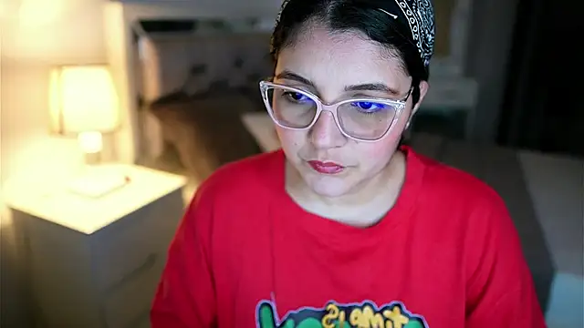 Snapshot of Camilaa_bueno chatting on February 12, 2026, 11:37 pm Camilaa bueno online show from February 12, 2026, 11:37 pm