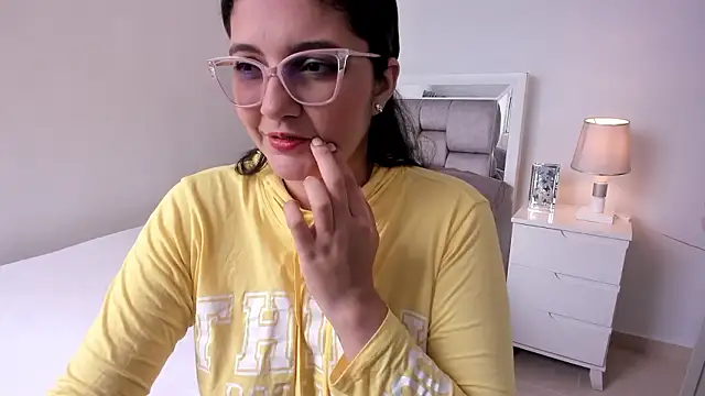 Snapshot of Camilaa_bueno chatting on March 15, 2026, 4:14 pm Camilaa bueno online show from March 15, 2026, 4:14 pm