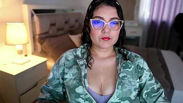 Snapshot of Camilaa_bueno chatting on February 4, 2026, 10:05 pm Camilaa bueno online show from February 4, 2026, 10:05 pm