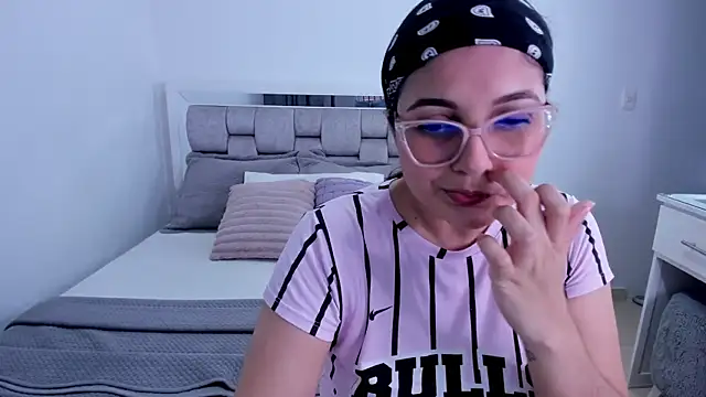 Snapshot of Camilaa_bueno chatting on May 30, 2026, 1:34 am Camilaa bueno online show from May 30, 2026, 1:34 am