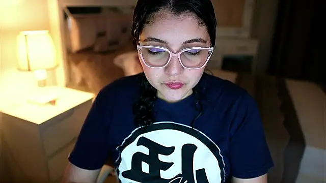 Snapshot of Camilaa_bueno chatting on February 16, 2026, 11:35 pm Camilaa bueno online show from February 16, 2026, 11:35 pm