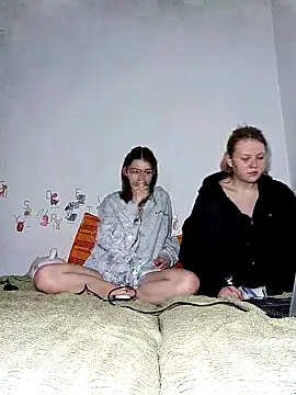 Snapshot of ella_grays chatting on April 6, 2026, 5:36 pm ella grays online show from April 6, 2026, 5:36 pm