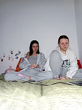 Snapshot of ella_grays chatting on March 29, 2026, 5:47 pm ella grays online show from March 29, 2026, 5:47 pm