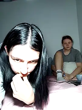Snapshot of ella_grays chatting on April 24, 2026, 5:04 pm ella grays online show from April 24, 2026, 5:04 pm