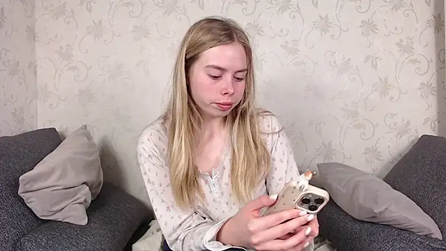 Snapshot of sofiaa_here chatting on April 29, 2026, 12:15 am sofiaa here online show from April 29, 2026, 12:15 am