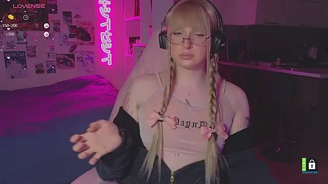 p1nkvenom online show from February 26, 2026, 1:44 pm