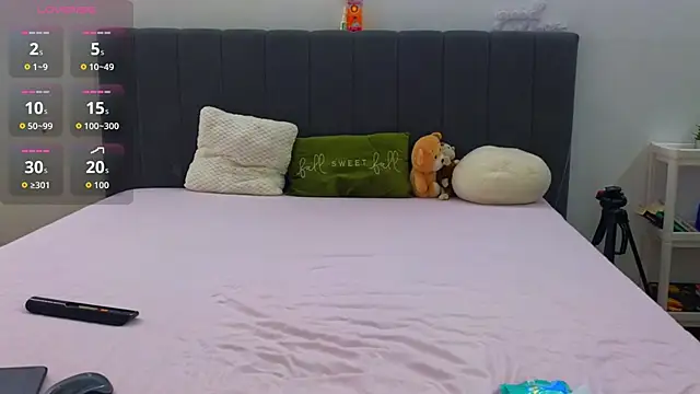 LauraMirage online show from November 10, 2025, 8:30 am