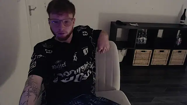 PrettyGinger online show from January 5, 2025, 6:56 pm