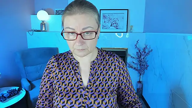 AlexandraKind online show from November 3, 2025, 8:34 pm