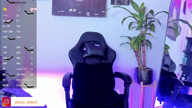 Snapshot of Alisson_Wynter chatting on October 31, 2025, 4:20 am Alisson Wynter online show from October 31, 2025, 4:20 am