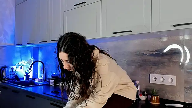 JoanBartram online show from January 7, 2025, 2:51 pm