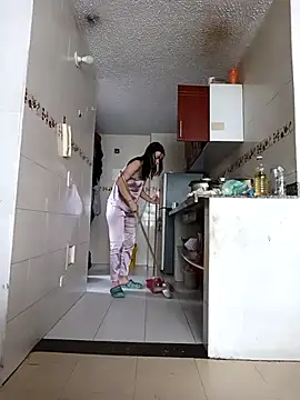 Snapshot of laura_arias018 chatting on September 16, 2025, 8:32 pm laura arias018 online show from September 16, 2025, 8:32 pm