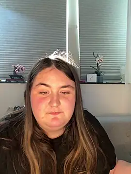 hotiee online show from April 1, 2026, 2:03 pm