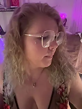 Snapshot of CurvyAnonymousGirl89 chatting on March 24, 2026, 5:46 pm CurvyAnonymousGirl89 online show from March 24, 2026, 5:46 pm