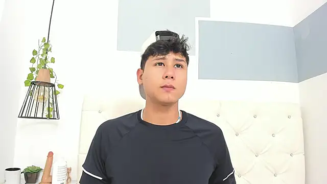 RaidenBoy1 online show from February 7, 2025, 7:49 pm