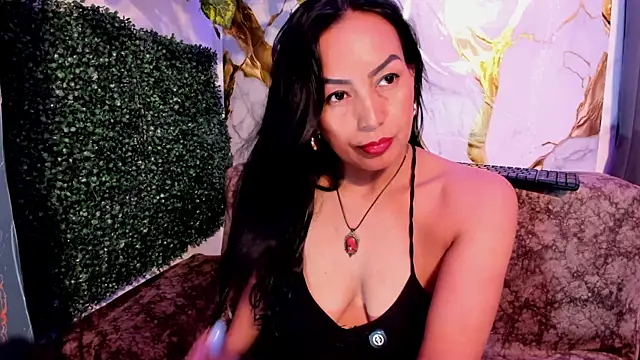 Snapshot of MeleekXXX_ chatting on May 5, 2026, 8:01 pm MeleekXXX online show from May 5, 2026, 8:01 pm