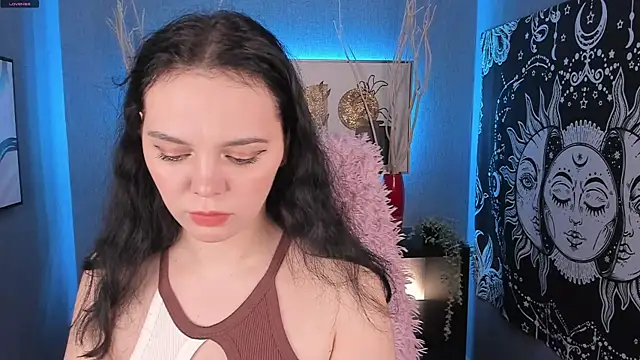 Snapshot of Emma_Rolland chatting on December 20, 2024, 8:28 am Emma Rolland online show from December 20, 2024, 8:28 am