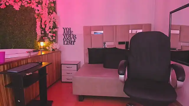 Snapshot of natacha__black_ chatting on March 21, 2025, 10:39 am natacha black online show from March 21, 2025, 10:39 am