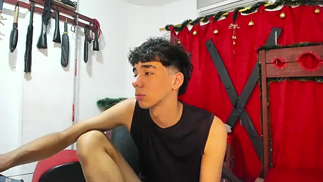 Snapshot of Harry_LatinBoy chatting on December 19, 2024, 1:39 am Harry LatinBoy online show from December 19, 2024, 1:39 am