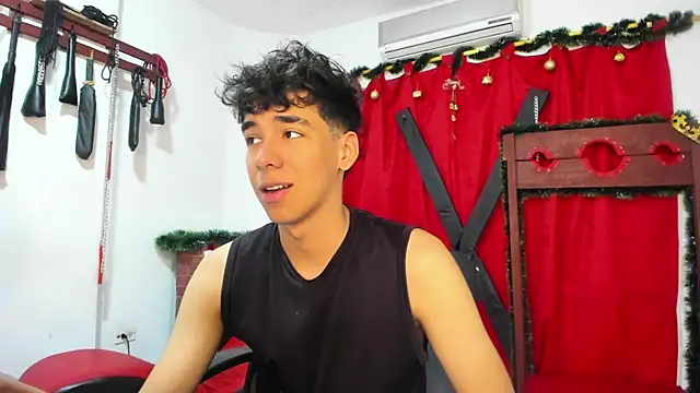 Snapshot of Harry_LatinBoy chatting on December 18, 2024, 7:30 pm Harry LatinBoy online show from December 18, 2024, 7:30 pm