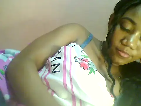 Snapshot of Fariana01 chatting on January 13, 2025, 11:27 pm Fariana01 online show from January 13, 2025, 11:27 pm