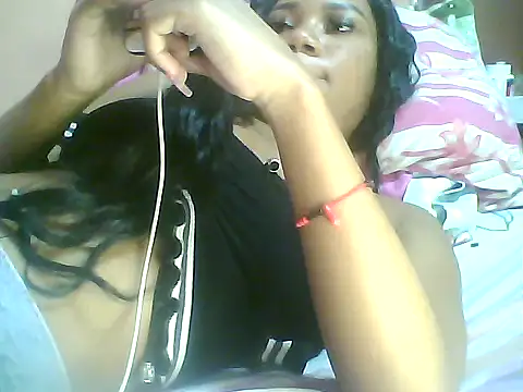 Snapshot of Fariana01 chatting on January 9, 2025, 2:33 am Fariana01 online show from January 9, 2025, 2:33 am