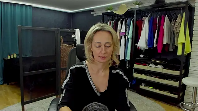 Julia Cherry  online show from March 7, 2026, 4:23 pm