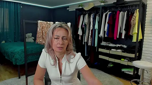 Snapshot of Julia_Cherry_ chatting on January 16, 2026, 12:42 pm Julia Cherry online show from January 16, 2026, 12:42 pm