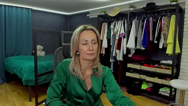 Snapshot of Julia_Cherry_ chatting on November 26, 2025, 4:18 pm Julia Cherry online show from November 26, 2025, 4:18 pm