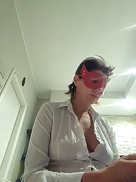 Snapshot of Vagabondainnamorata chatting on March 8, 2026, 4:38 am Vagabondainnamorata online show from March 8, 2026, 4:38 am