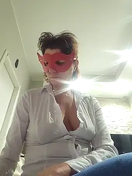 Snapshot of Vagabondainnamorata chatting on March 10, 2026, 4:27 am Vagabondainnamorata online show from March 10, 2026, 4:27 am