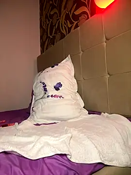 BellaaNoir online show from September 18, 2025, 7:50 pm