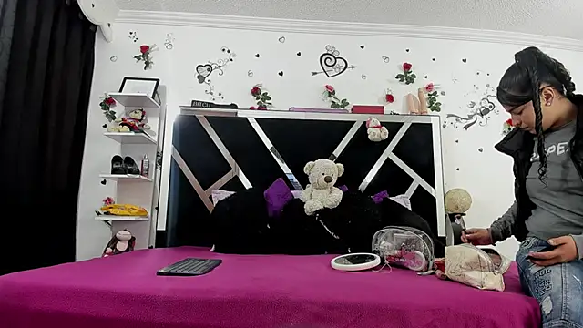 Snapshot of thedream_girls chatting on October 29, 2025, 12:15 pm thedream girls online show from October 29, 2025, 12:15 pm