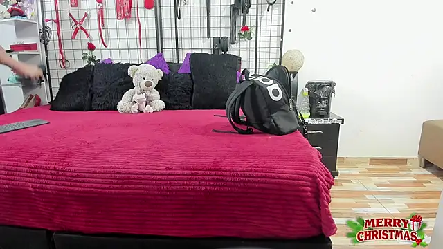 Snapshot of thedream_girls chatting on December 13, 2025, 8:04 pm thedream girls online show from December 13, 2025, 8:04 pm