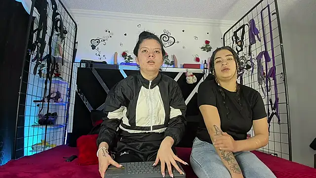 Snapshot of thedream_girls chatting on November 19, 2025, 12:27 pm thedream girls online show from November 19, 2025, 12:27 pm