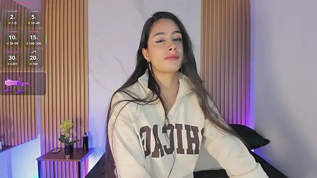 Julia Martinez  online show from February 24, 2026, 11:33 am