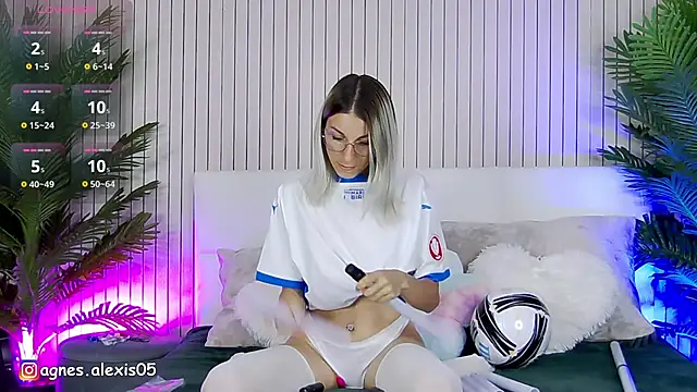 Snapshot of AgnesAlexis chatting on June 17, 2026, 11:09 am AgnesAlexis online show from June 17, 2026, 11:09 am