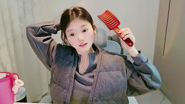 yangyang-1115 online show from December 2, 2025, 4:14 am