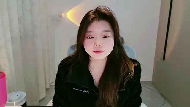 yangyang-1115 online show from December 3, 2025, 5:08 am